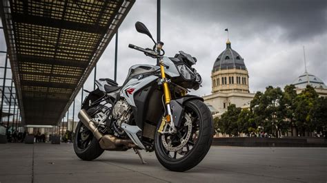 Review Bmws Intimidating S1000r Streetfighter