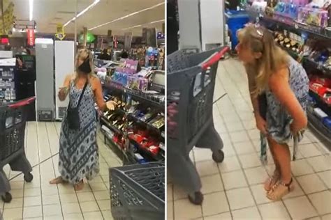A Supermarket Refused To Serve This Woman Without A Mask So She Took Off Her Thong And Put It On