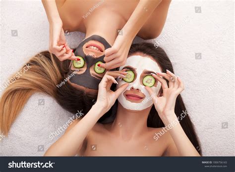 Spa Process Cosmetic Mask Massage Facials Stok Fotoğrafı 1006756165 Shutterstock