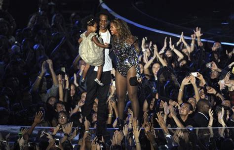 2014 Mtv Video Music Awards Beyoncé Stuns Nicki Minaj Twerks Taylor Swift Dances And More