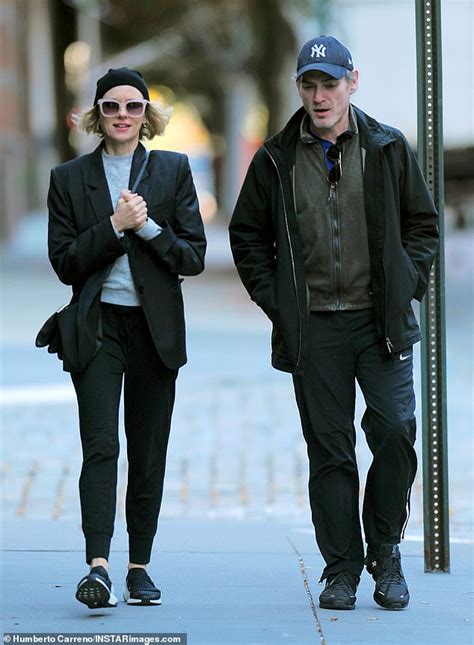 Naomi Watts Looks Cheery During Stroll In New York With Babefriend Billy Crudup Daily Mail Online