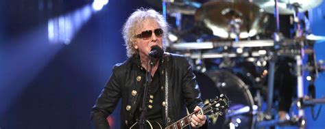 Review Ian Hunter Defiance Part 1 100 9 The Grade Classic Country Hits