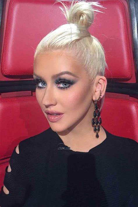 Christina Aguilera Debuts Red Hair Becomes A Total Bombshell Ok