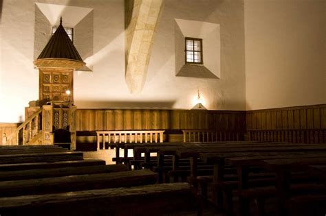 Aún se conserva el aula de fray luis de león tal cual él la dejó. Aclarando: Intelectuales en el siglo XVI y XVII.