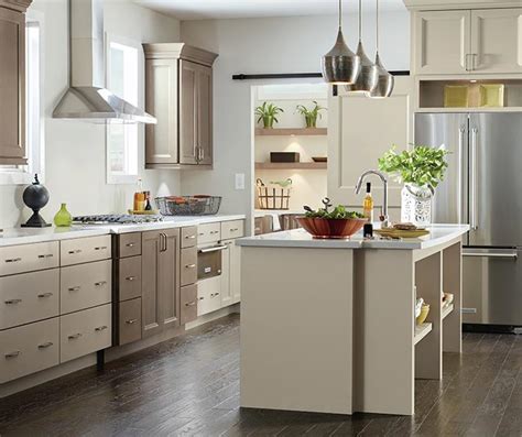 Stained wood cabinets have unique patterns and wood grains, so every kitchen will look a little different, even if the cabinet materials are the same. Maple Kitchen Cabinets - Kemper Cabinets