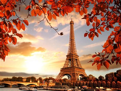 Download Eiffel Tower In Autumn France Paris Fall 1152x864 Resolution