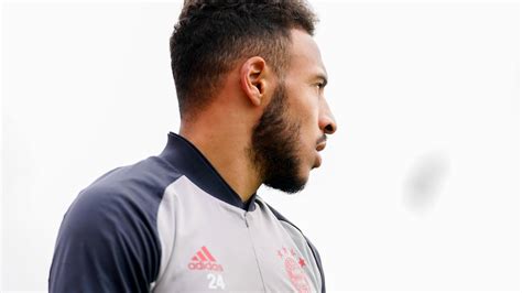 Find the perfect corentin tolisso france stock photos and editorial news pictures from getty images. Geldstrafe für Bayerns Tolisso wegen neuem Tattoo - Ärger ...