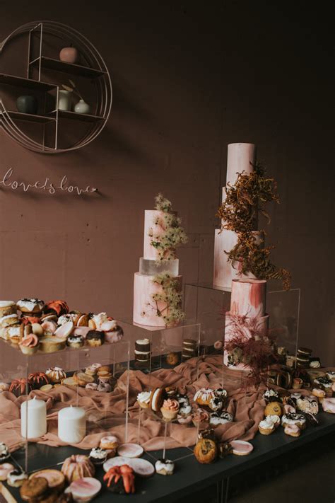 Wedding Cakes With Dried Flowers Inspiration — Avant Garde Cake Studio