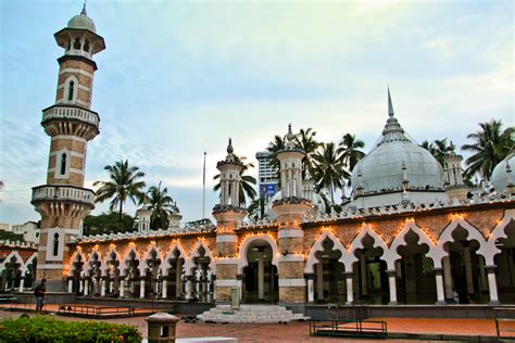 Masjid jamek mosque, also known as friday mosque, is recognised as the oldest islamic place of worship in kuala lumpur. Jamek Mosque - Mosque in Kuala Lumpur - Thousand Wonders