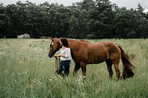 Senior Portraits Horses Fields Nicole Kilian Pennsylvania