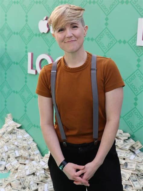 Hannah Hart Net Worth Age Boyfriend Height And More