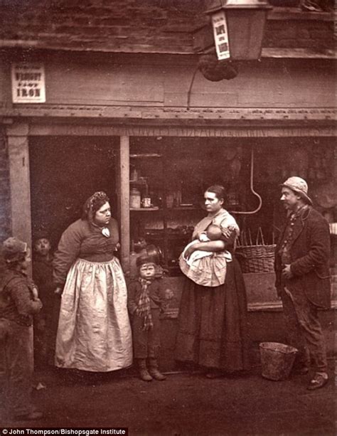 Black And White Pictures Capture The Lives Of Londoners In The 1800s