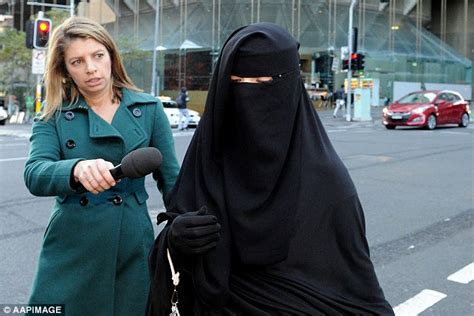 Isis War Widow Fatima Elomar Avoids Jail Despite Being Caught On The Way To Syria Daily Mail