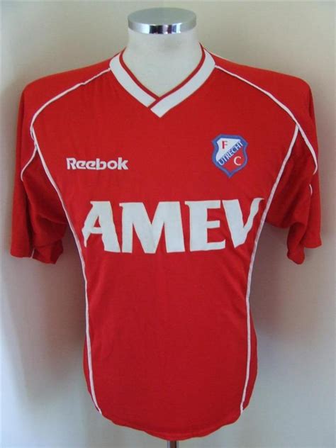 Bestel in onze utrecht fanshop het nieuwste fc utrecht voetbalshirt van hummel. FC Utrecht Home football shirt 2000 - 2001. Added on 2011 ...