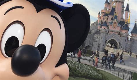 Comment Disneyland Paris Fête Les 90 Ans De Mickey