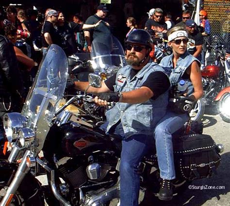 Sturgis Pics - Biking Sturgis couple