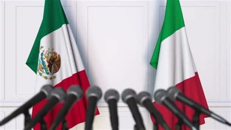 ¿méxico copió la bandera a italia o italia a méxico?. Banderas de México e Italia en reunión internacional o en ...