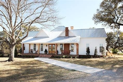 Farmhouse In Texas By Magnolia Homes