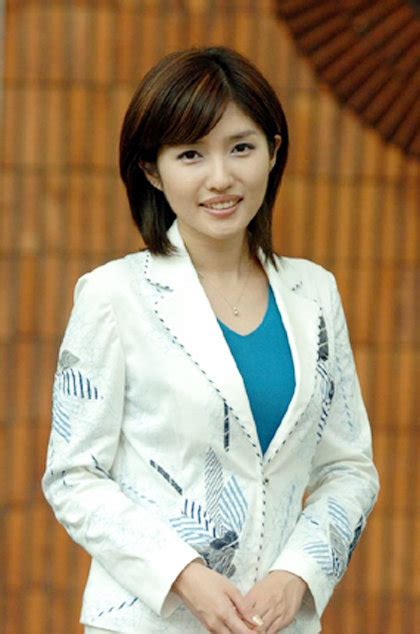 2005년 1월에 kbs 한국방송공사 보도 기자로 경력 이적 입사하였으며 4년 1개월 후 2009년 2월에 kbs 한국방송공사 보도 기자 퇴사를 하여 프리랜서 선언한 그는 지난 2017년 4월 16일, 손석희 jtbc 사장과의 차량 접촉 사고 관련 악연으로 잘 알려져 있기도 하다. 연예 뉴스 스테이션 김경란 아나 KBS 사직…"장기 해외봉사 ...