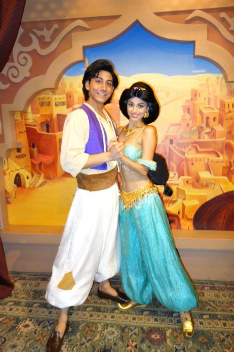 Aladdin And Jasmine In Epcot Princess Crafts Princess Party Disney