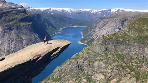 It is an incredibly scenic hike, ending at the troll's tongue, a thin sliver of rock. TROLLTUNGA SOMMER 2018 • Bergtour » outdooractive.com