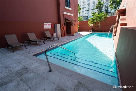 Courtyard By Marriott Santo Domingo Pool Pictures And Reviews Tripadvisor