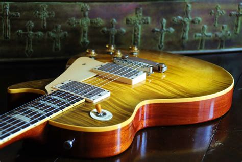 Headstock angle (pitch) just like the original les pauls of the late '50s, and many classic gibson models, the collector's choice™ #1 1959 les paul standard headstock is carefully angled at gibson's traditional 17 degrees, which increases pressure on the strings and helps them stay in the nut slots. Nicky (1959 Gibson Les Paul) - Charles Daughtry (With ...