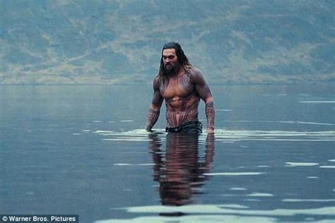 Aquaman Films Scenes By The Water On The Gold Coast Daily Mail Online