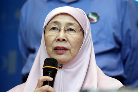 Deputy prime minister dr wan azizah wan. Wan Azizah launches Sabah Pakatan Harapan, aims for one-on ...