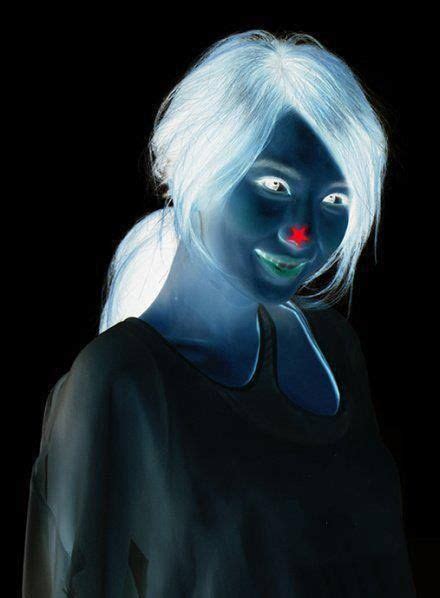 1 Stare At The Red Star On The Girls Nose For 30 Seconds