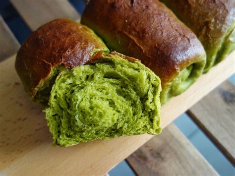 Milk bread or uyu sikppang (우유식빵) is a bread that's very popular not just in korea but in many asian countries including japan (where it also goes by shokupan), china and taiwan. The Bake-a-nista: Matcha Hokkaido Milk Bread