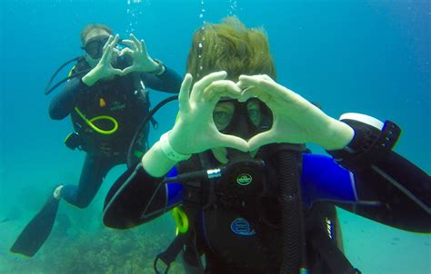underwater marriage proposal seapro divers