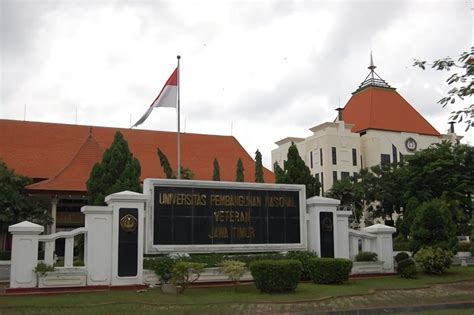 12 Universitas Di Surabaya Terlengkap Tahun 2021
