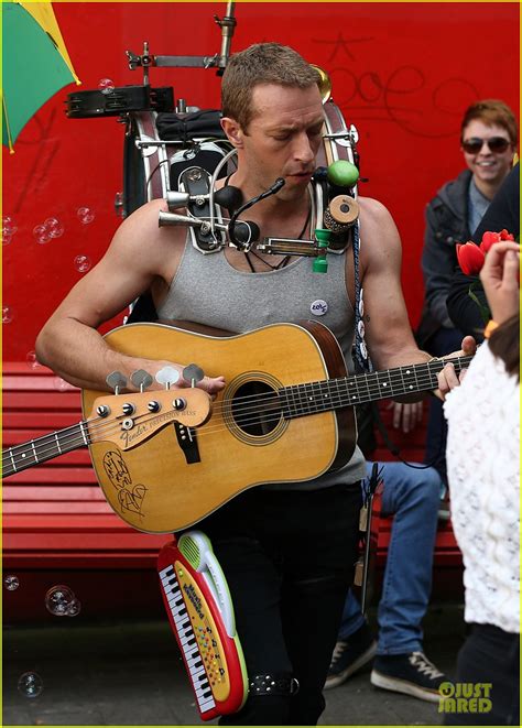 Photo Chris Martin Flaunts Muscles On Coldplay Music Video 18 Photo 3137556 Just Jared