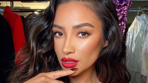 Shay Mitchell Shares Her Simple Make Up Routine Al Bawaba