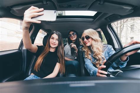 Putting On Makeup While Driving Is Highly Encouraged True False