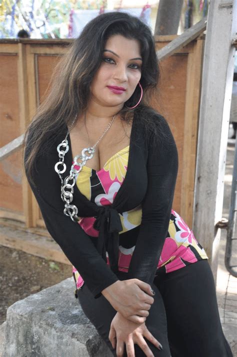 Tamil Actress Mumtaz Hot Photos