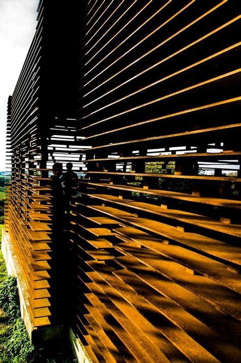 Op een zonnige zondagochtend hadden we afgesproken op de parking van het doorkijkkerkje in borgloon. 8 ideeën over Doorkijkkerkje Borgloon | verkennen, belgië