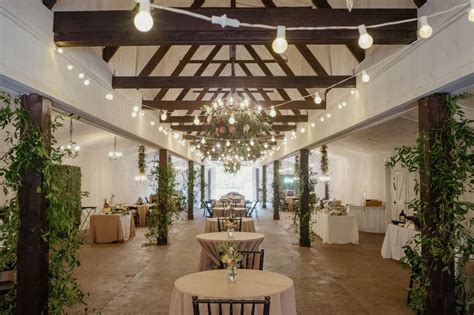 Castleton Farms Barn And Farm Wedding Venues Loudon Tn Weddingwire
