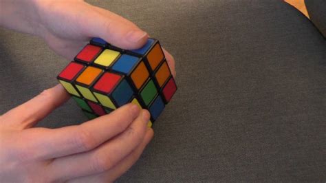 Tuto Facile Et Rapide Sur Le Rubiks Cube 3x3 Youtube