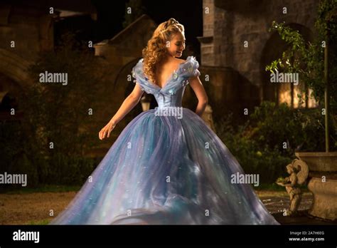 Lily James In Cinderella 2015 Unter Der Regie Von Kenneth Branagh