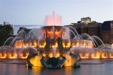 Buckingham Fountain Chicago Landmarks And Attractions