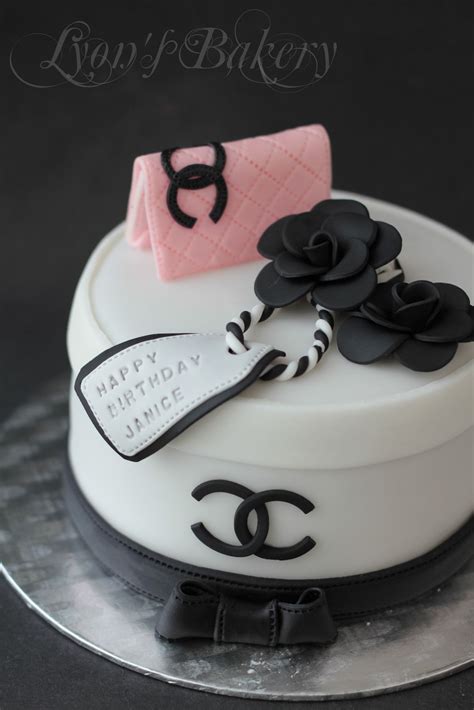 Chanel Cake1 Chanel Cake Cake Cool Birthday Cakes