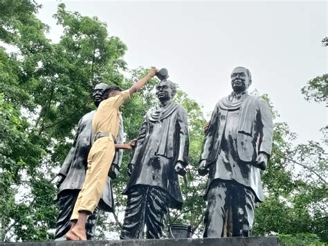 Statue Cleaning Of Freedom Fighters India Ncc