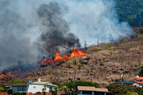 Honolulu Firefighters Contain Brush Fire On Waahila Ridge Above