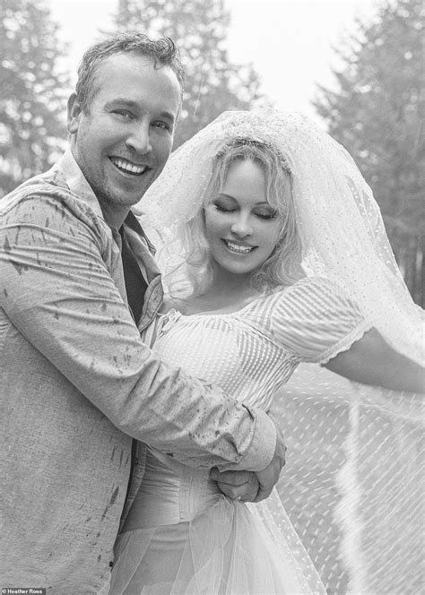 Pamela Anderson Marries Her Bodyguard In Intimate Ceremony