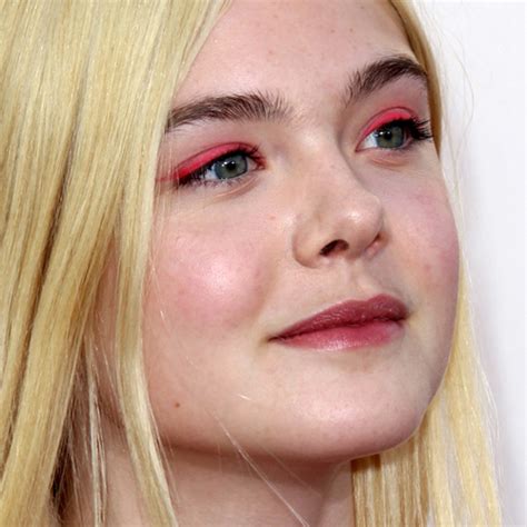 Elle Fanning Makeup Pink Eyeshadow And Pink Lip Gloss Steal Her Style