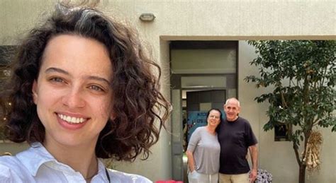 מזל שמנחת האח הגדול, קורין גדעון, החליטה לבלות את הימים האחרונים דווקא על קו החוף של תל אביב. קורין גדעון יוצאת נגד מחאת המכנסונים | TMI