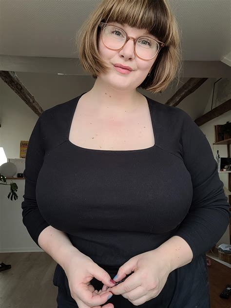 first impression [f29] just picked up my new glasses can i get a comment on those too 🙈