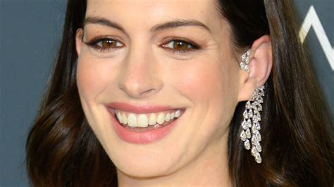 Anne Hathaway Isnt Holding Back Her Feelings About Zoe Kravitz
